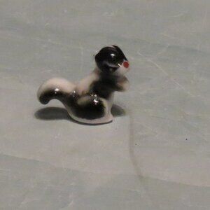 Vintage Miniature Skunk Figure Approx. 1" Procelain/Ceramic